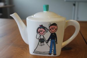 Handgeschlderde theepot voor huwelijk