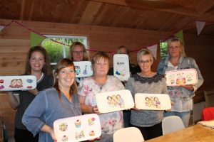 Workshop servies beschilderen in de KreaSchuur